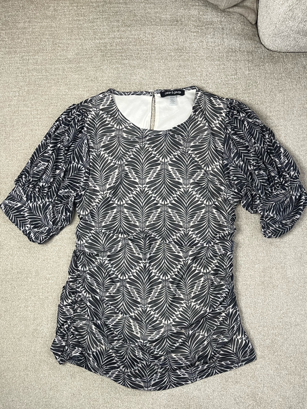Cable & Gauge Black and White Leaf-Print Puff Sleeve Top